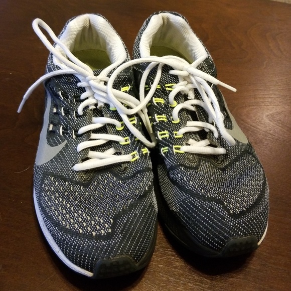 Nike Shoes - Nike Zoom Structure 18
